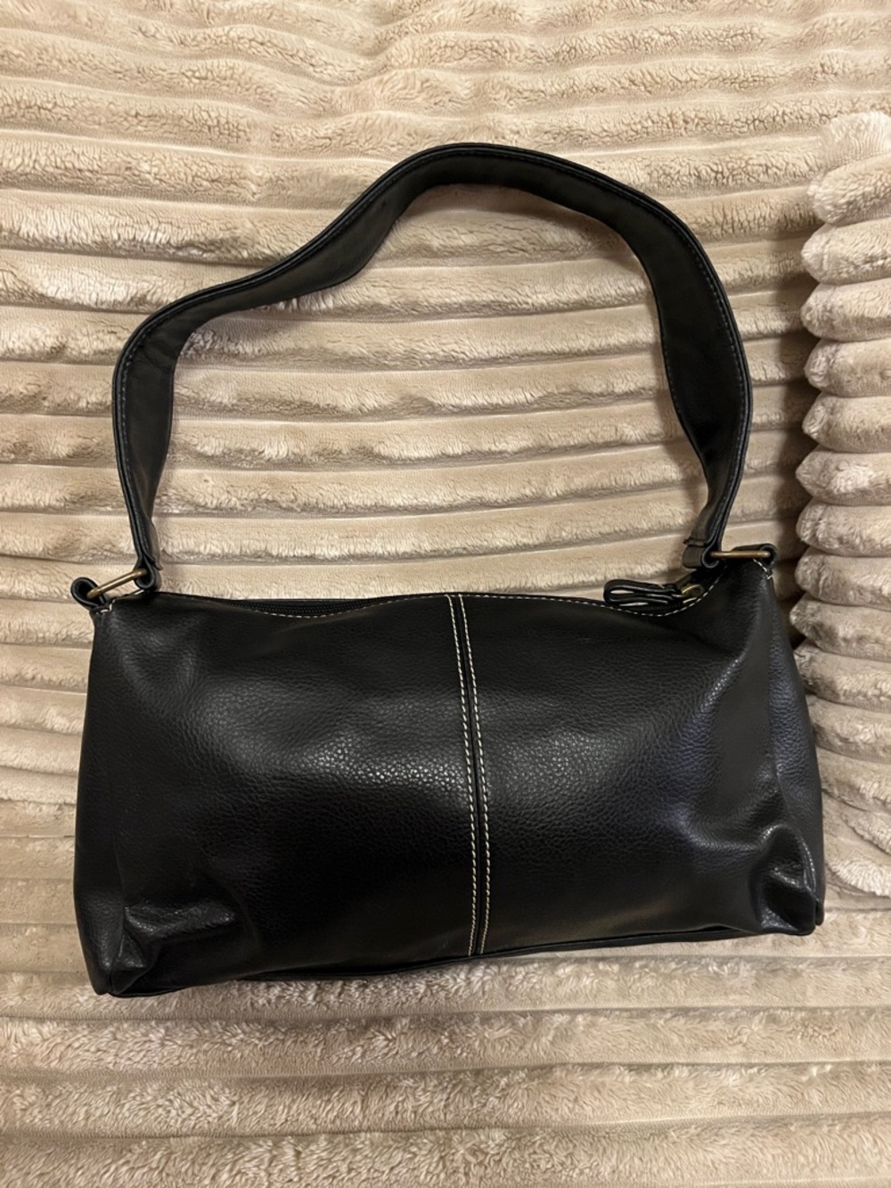 Structured Black Shoulder Bag with Contrast Stitching
